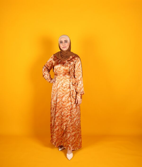 An orange satin dress - Image 4